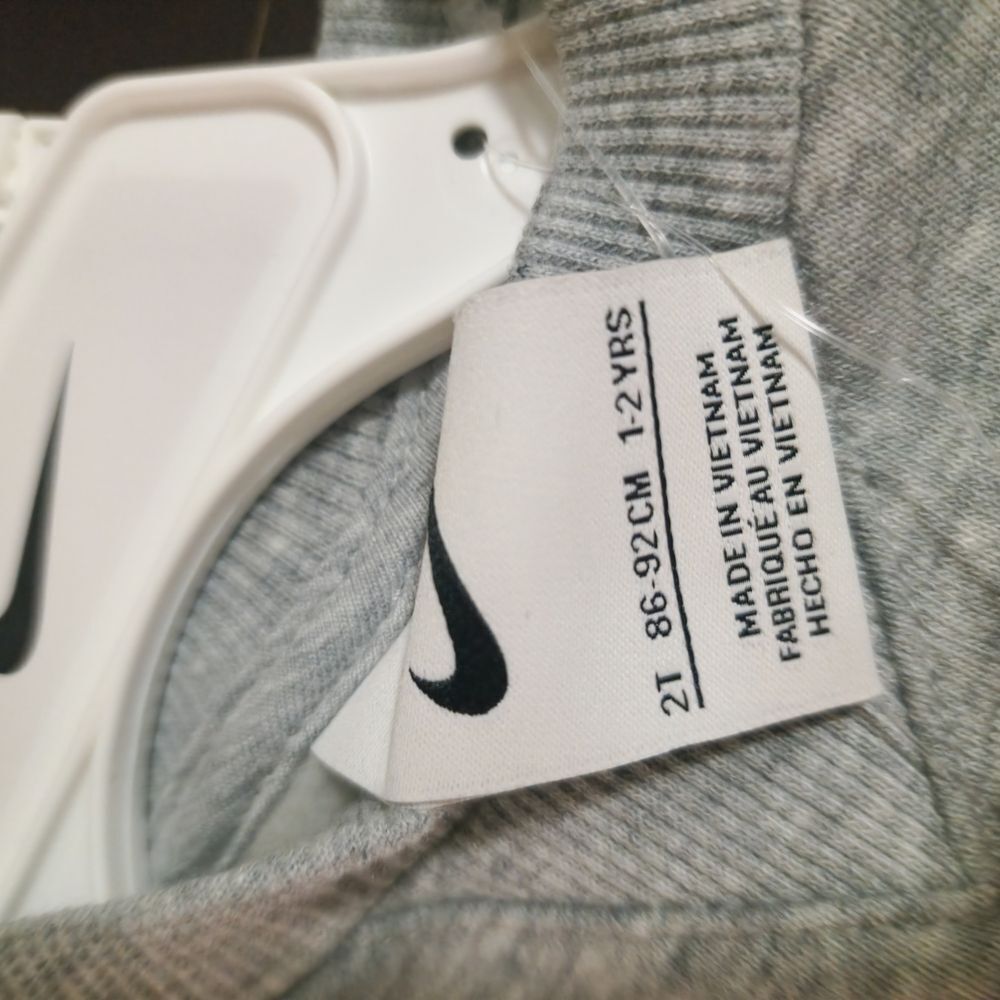 Nike Essential Fleece Crewneck and Joggers 2-Piece Set in grey - Picture 3 of 3